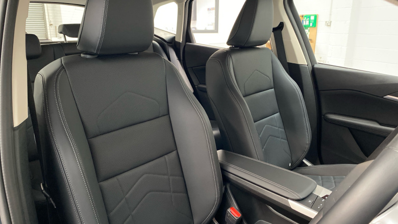 BMW 2 Series 225e xDrive Luxury 5dr DCT Hatchback